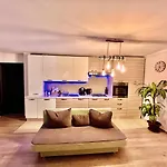 Coresi Bright Apartment Brasov