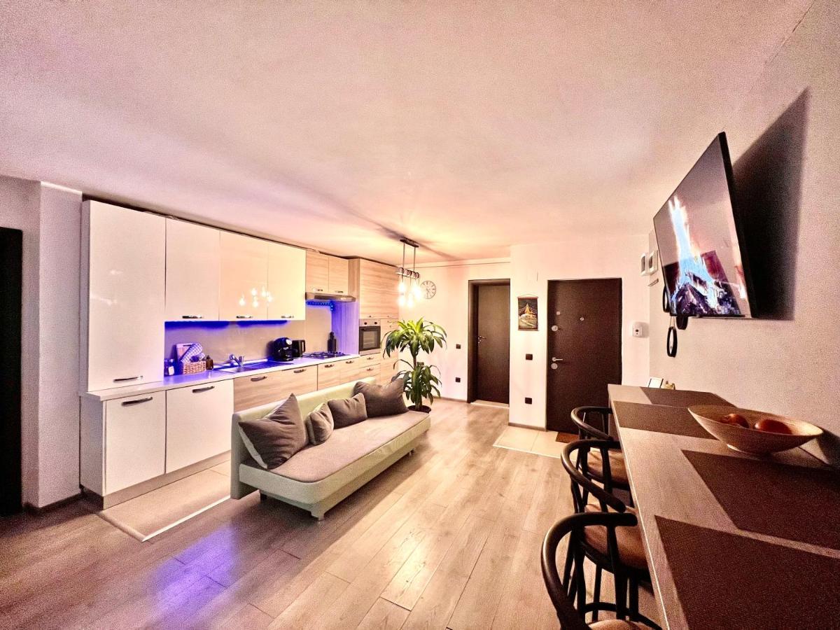Apartment Coresi Bright