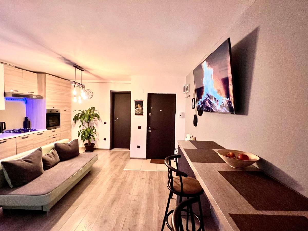 Coresi Bright Apartment